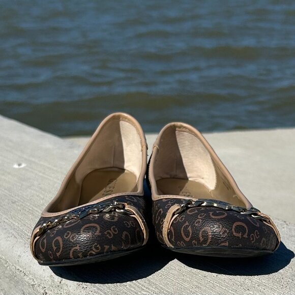 Guess Ballet Flats Chain Metal Logo Size 8.5 - Picture 2 of 9